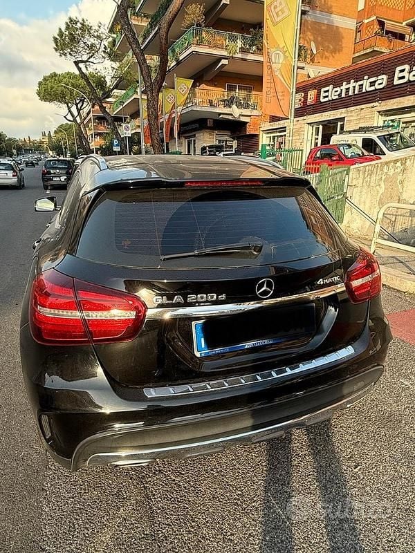 Usata Mercedes GLA200 136 CV (100 kW) 2019 Nero SUV