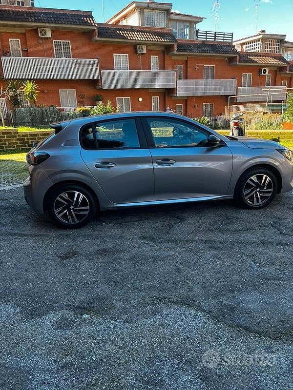 Usata Peugeot 208 75 CV (55 kW) 2023 Grigio Utilitaria