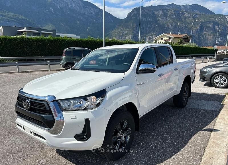 Bianco Usata 2024 Toyota HiLux Pick-up | 42.000 € (Ottimo prezzo) - Immagine 1/4