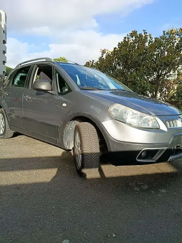 Usata Fiat Sedici Emotion 120 CV (88 kW) 2011 SUV