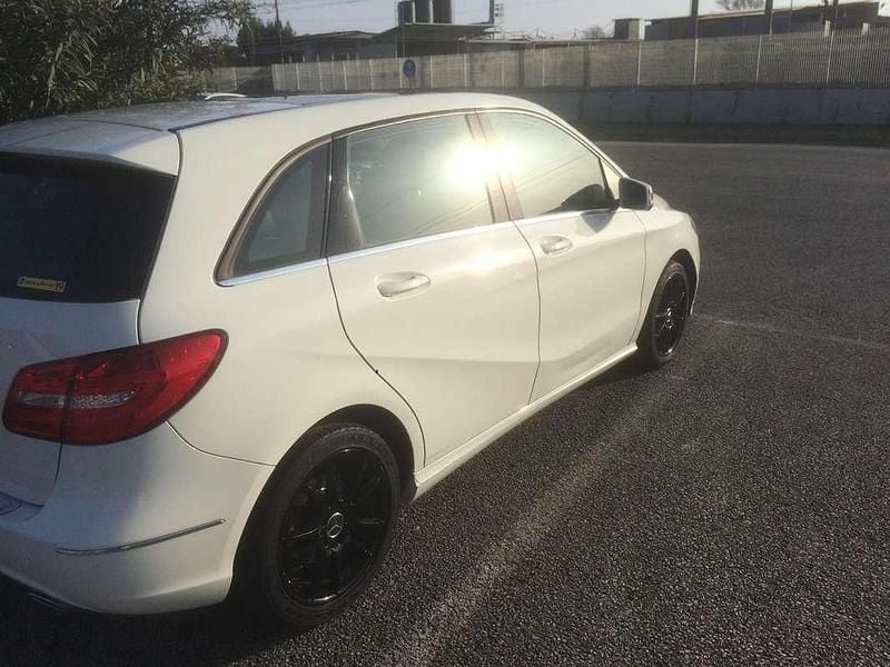 Usata Mercedes B160 Premium 90 CV (66 kW) 2014 Bianco Utilitaria