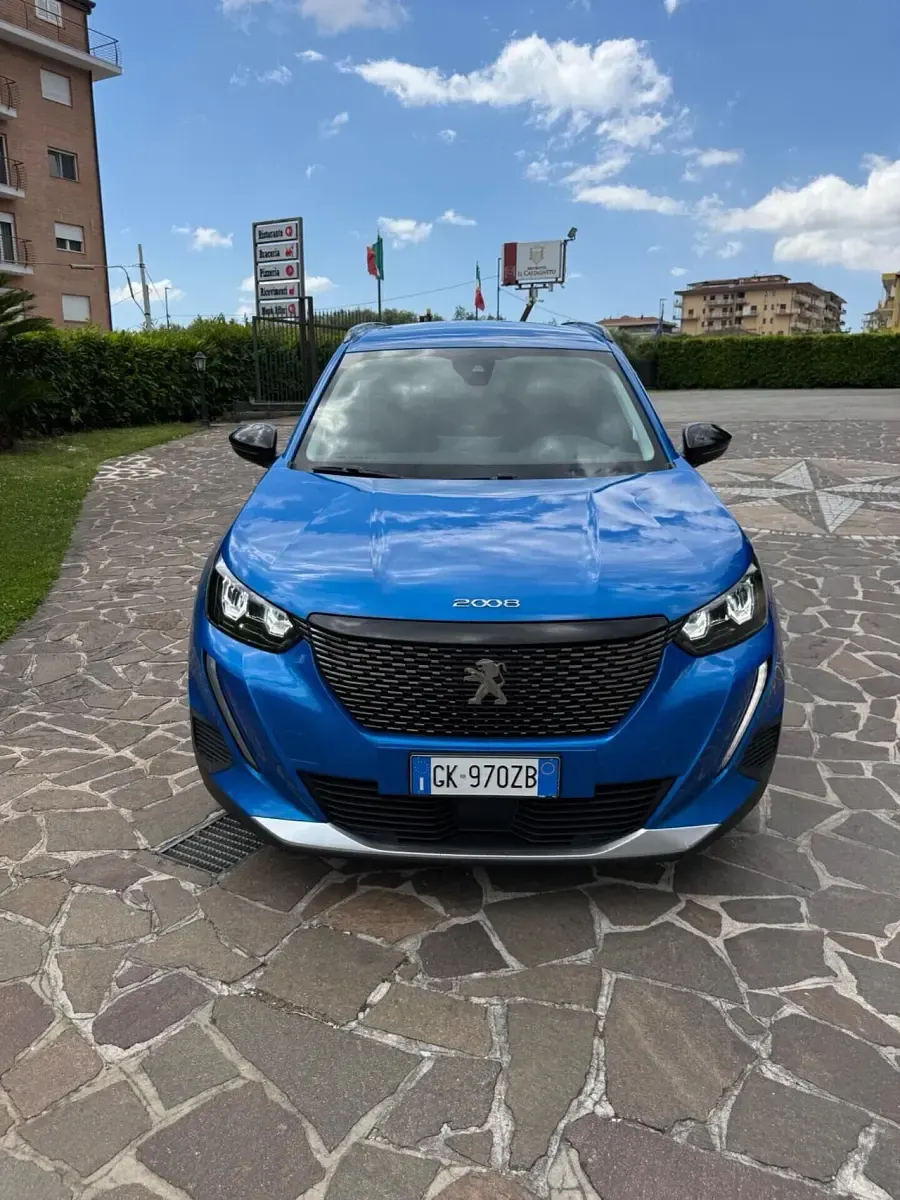 Usata Peugeot 2008 Allure 131 CV (96 kW) 2022 Blu SUV