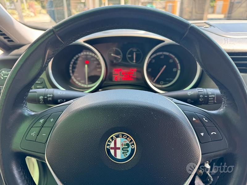 Usata Alfa Romeo Giulietta 105 CV (77 kW) 2014 Bianco Utilitaria