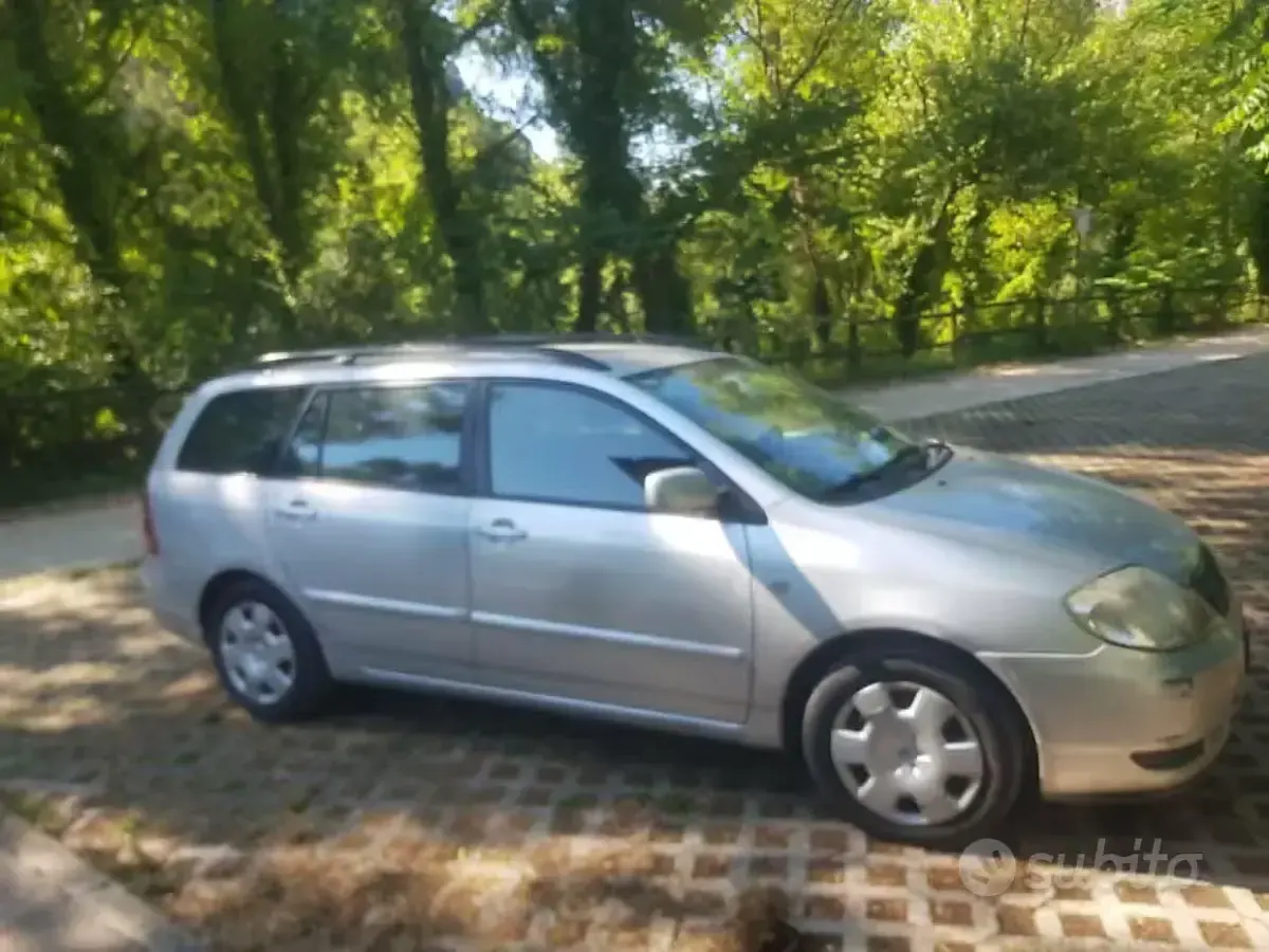 Usata Toyota Corolla 90 CV (66 kW) 2003 Grigio Station wagon