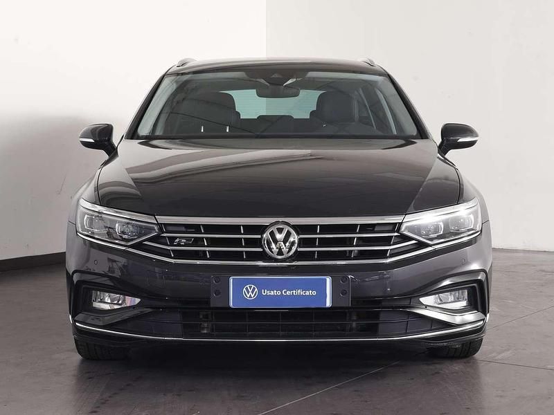 Usata VW Passat Executive 190 CV (139 kW) 2021 Grigio manganese Station wagon