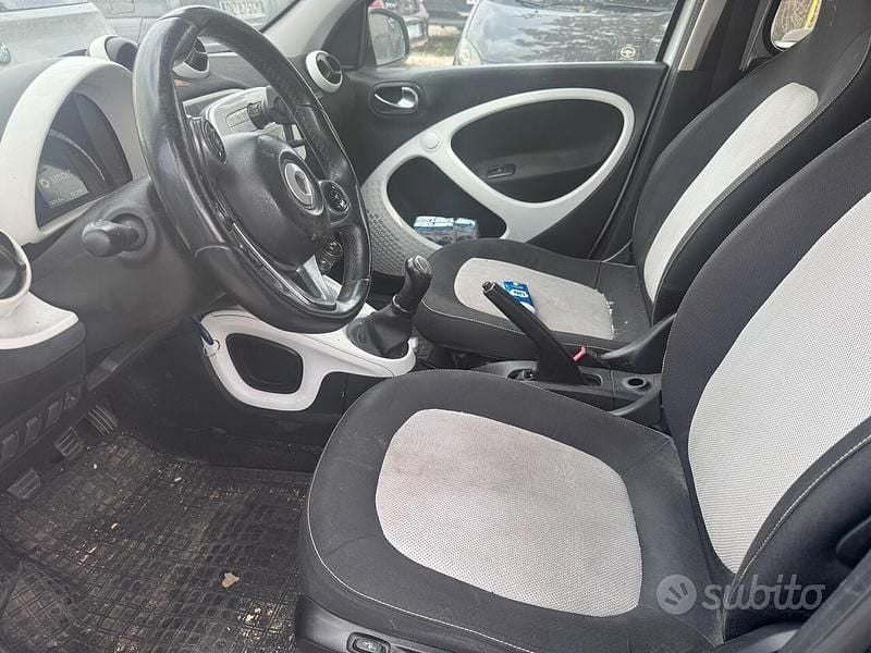 Usata Smart ForFour 70 CV (51 kW) 2016 Bianco Utilitaria