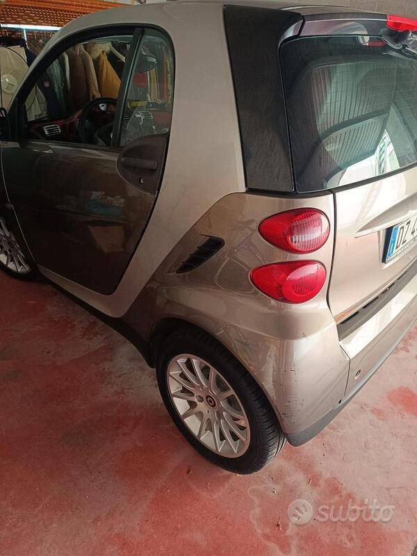 Usata 2010 Smart ForTwo Coupé Utilitaria | 3200 € (Ottimo prezzo) - Immagine 1/4