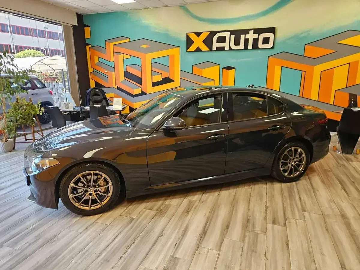 Usata Alfa Romeo Giulia Super 150 CV (110 kW) 2017 Grigio Berlina