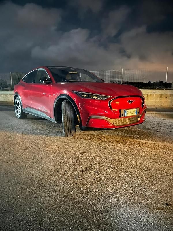 Rosso Usata 2021 Ford Mustang Mach-E SUV | 27.500 € (Super prezzo) - Immagine 1/4