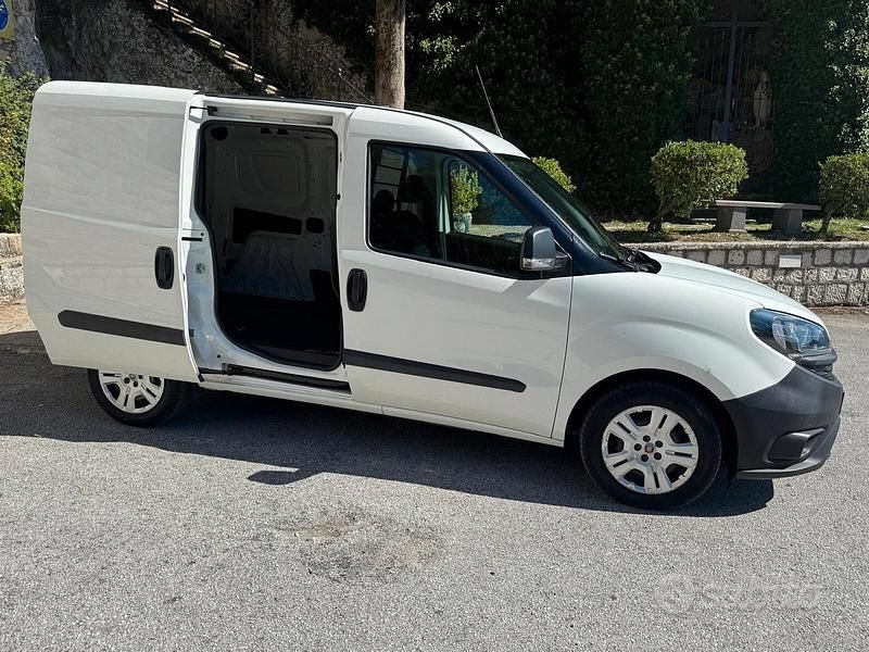 Usata Fiat Doblò S 105 CV (77 kW) 2020 Bianco Monovolume