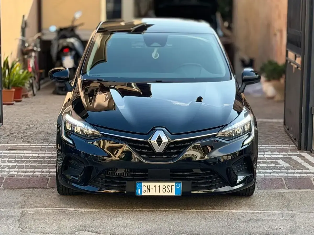 Usata Renault Clio V Equilibre 66 CV (48 kW) 2023 Nero Berlina