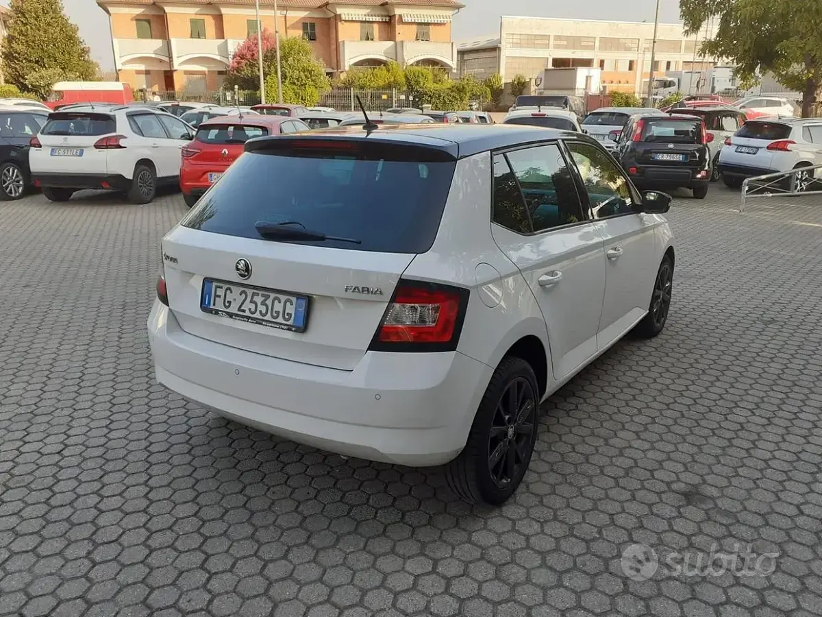 Usata Skoda Fabia Design Edition 90 CV (66 kW) 2016 Bianco Berlina