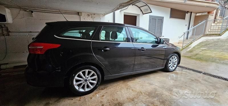 Usata Ford Focus Business Edition 120 CV (88 kW) 2015 Nero Station wagon