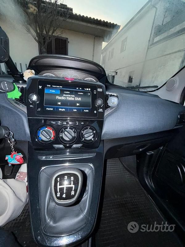 Usata Lancia Ypsilon 69 CV (50 kW) 2022 Bianco Utilitaria