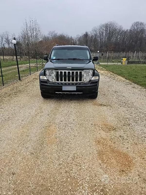 Usata Jeep Cherokee 200 CV (147 kW) 2011 Verde SUV