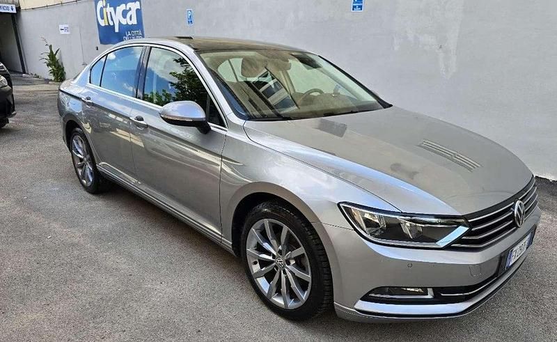Argento metallizzato Usata 2019 VW Passat Business Tre volumi | 16.900 € (Super prezzo) - Immagine 1/4
