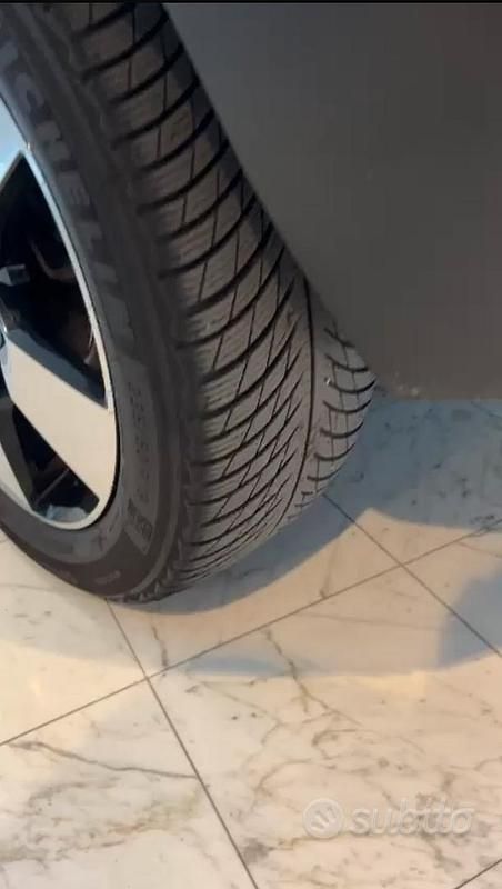 Usata Volvo XC40 60 kW (82 CV) 2020 Nero SUV