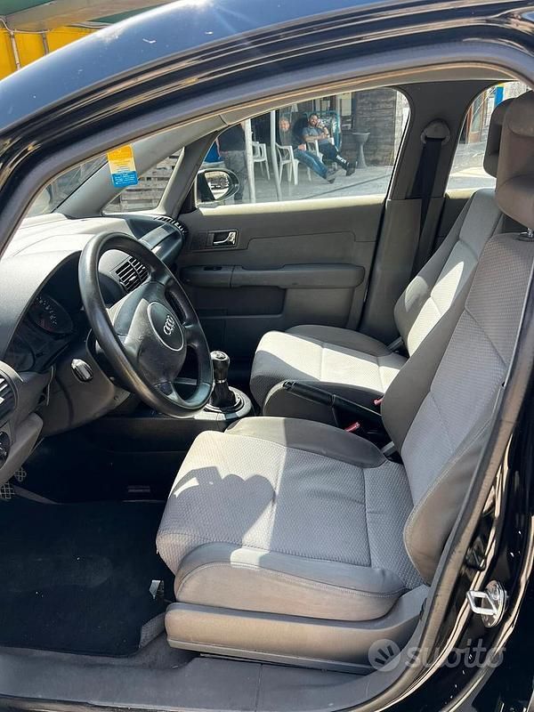 Usata Audi A2 Comfort 75 CV (55 kW) 2001 Nero Utilitaria