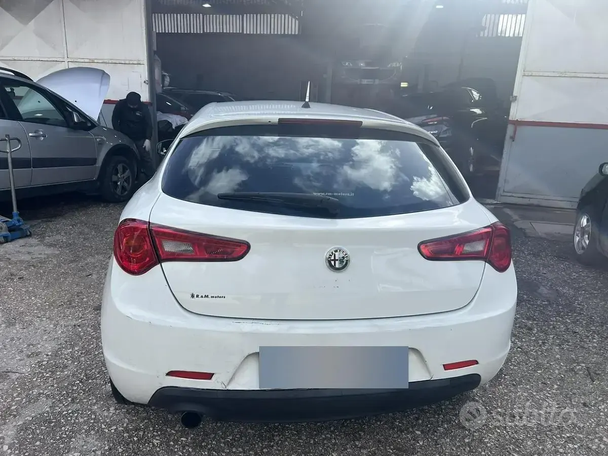 Usata Alfa Romeo Giulietta 109 CV (80 kW) 2012 Bianco Utilitaria