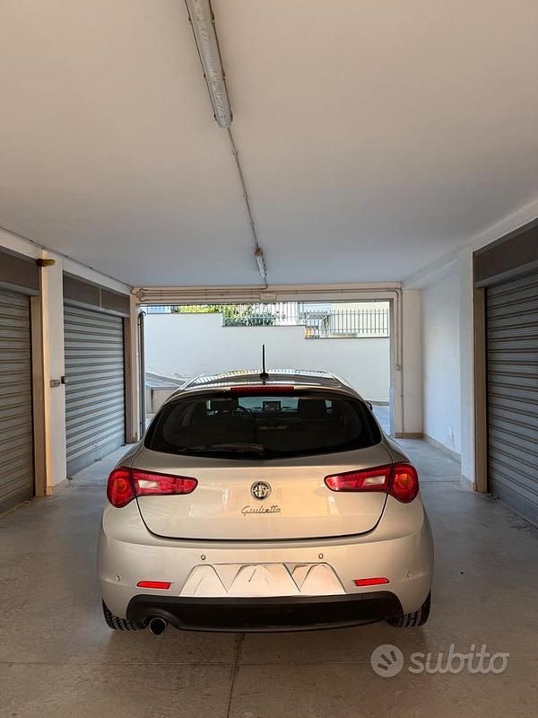 Usata Alfa Romeo Giulietta 105 CV (77 kW) 2011 Grigio Berlina