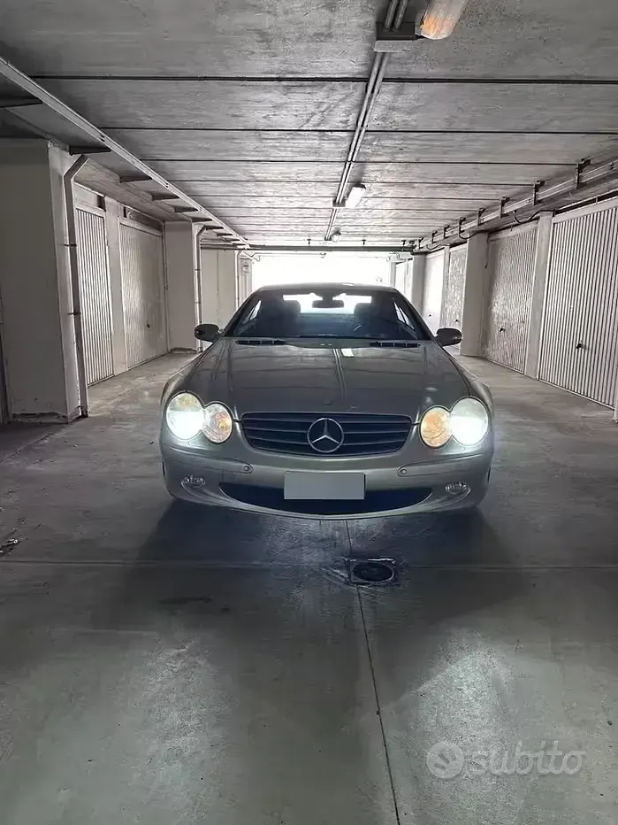 Usata Mercedes SL500 306 CV (225 kW) 2005 Grigio Cabrio