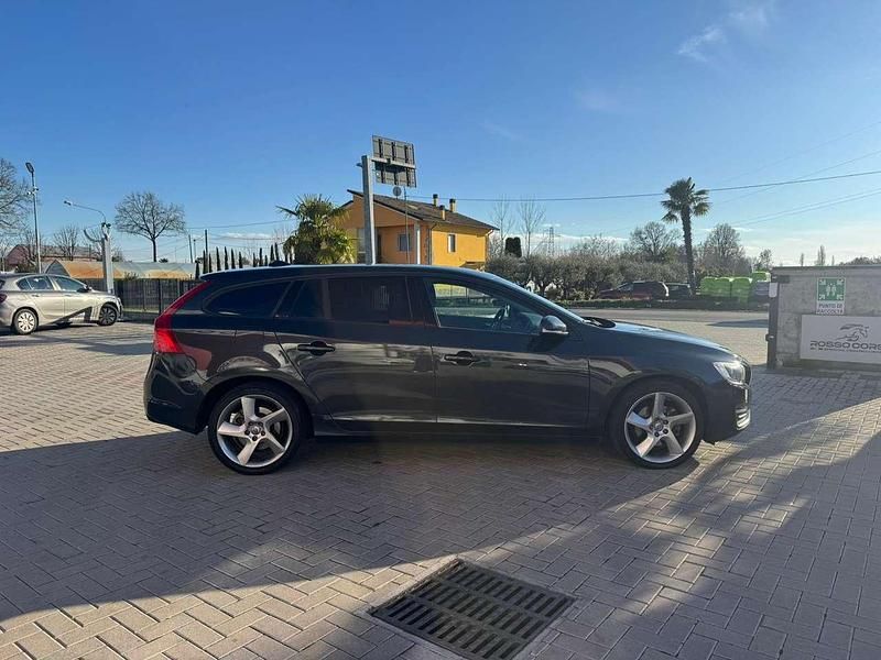Usata Volvo V60 Summum 150 CV (110 kW) 2016 Nero Station wagon