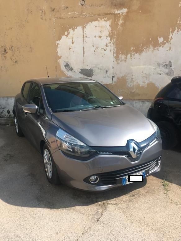 Grigio Usata 2016 Renault Clio IV Zen Tre volumi | 7500 € (Ottimo prezzo) - Immagine 1/4