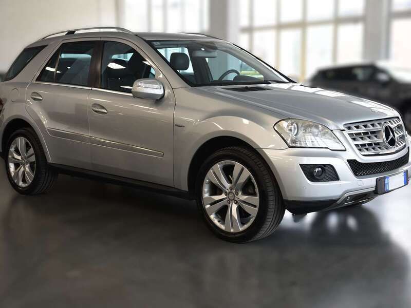 Usata Mercedes ML350 Chrome 211 CV (155 kW) 2011 Grigio argento metallizzato SUV