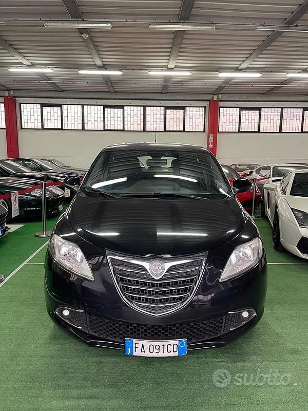 Usata Lancia Ypsilon 69 CV (50 kW) 2015 Nero Utilitaria