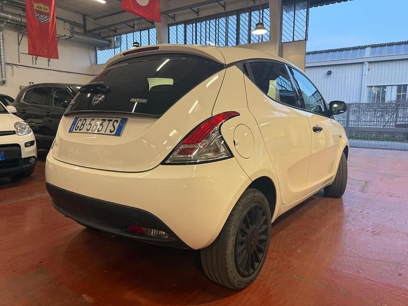 Usata Lancia Ypsilon Silver 69 CV (50 kW) 2020 Bianco Utilitaria