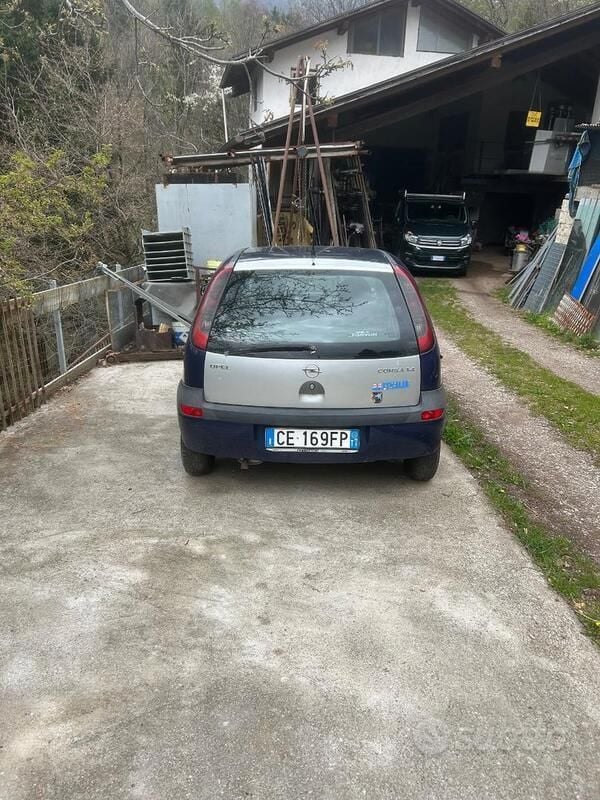 Usata Opel Corsa 75 CV (55 kW) 2003 Blu Utilitaria
