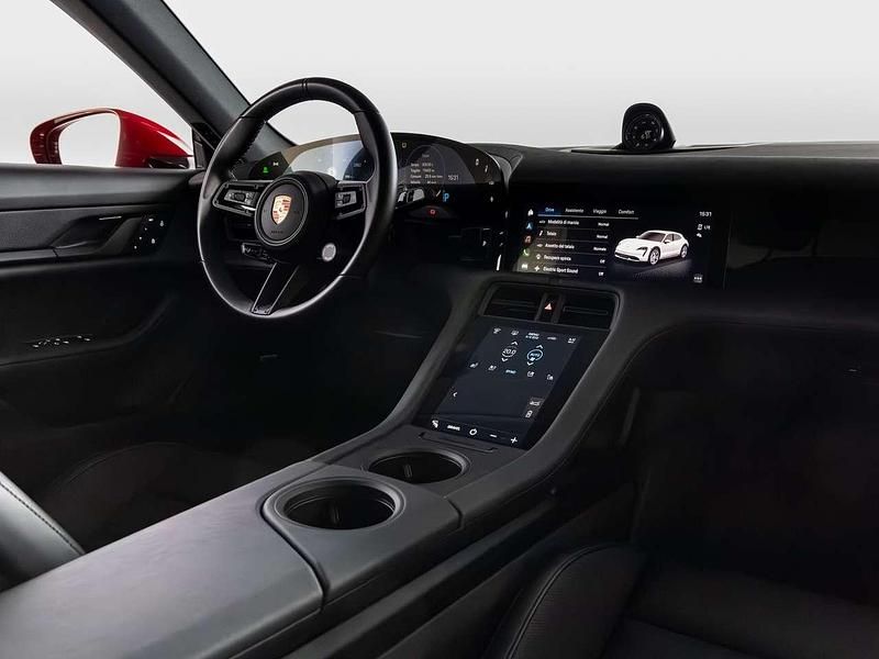 Usata Porsche Taycan Cross Turismo 139 kW (190 CV) 2024 Rosso carminio Station wagon