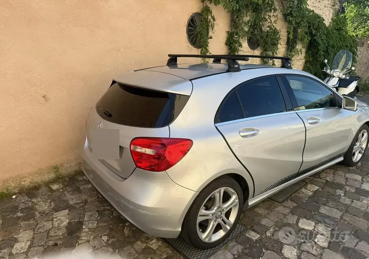 Usata Mercedes A180 122 CV (89 kW) 2014 Grigio Utilitaria