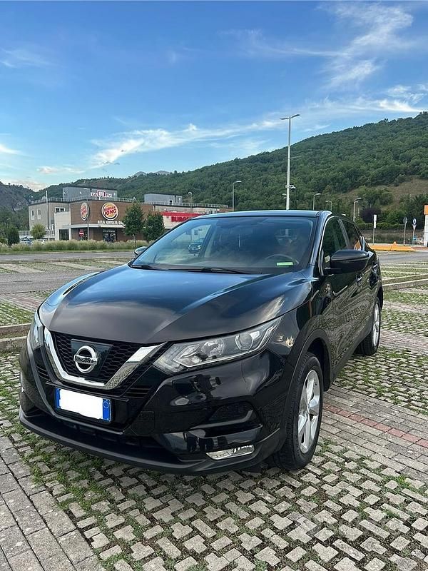 Nero Usata 2018 Nissan Qashqai SUV | 10.500 € (Ottimo prezzo) - Immagine 1/4