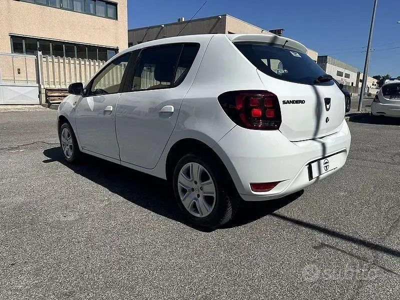 Usata Dacia Sandero Lauréate 73 CV (53 kW) 2017 Bianco Berlina