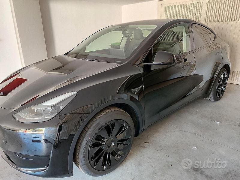 Usata Tesla Model Y RWD 219 kW (299 CV) 2023 Nero SUV