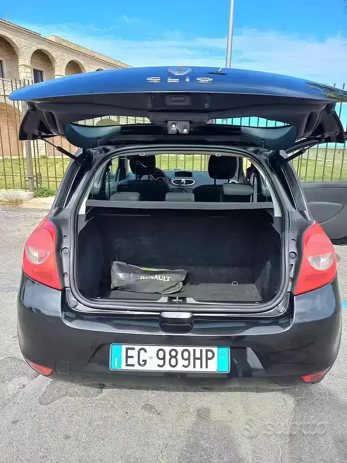 Usata Renault Clio 75 CV (55 kW) 2011 Nero Utilitaria