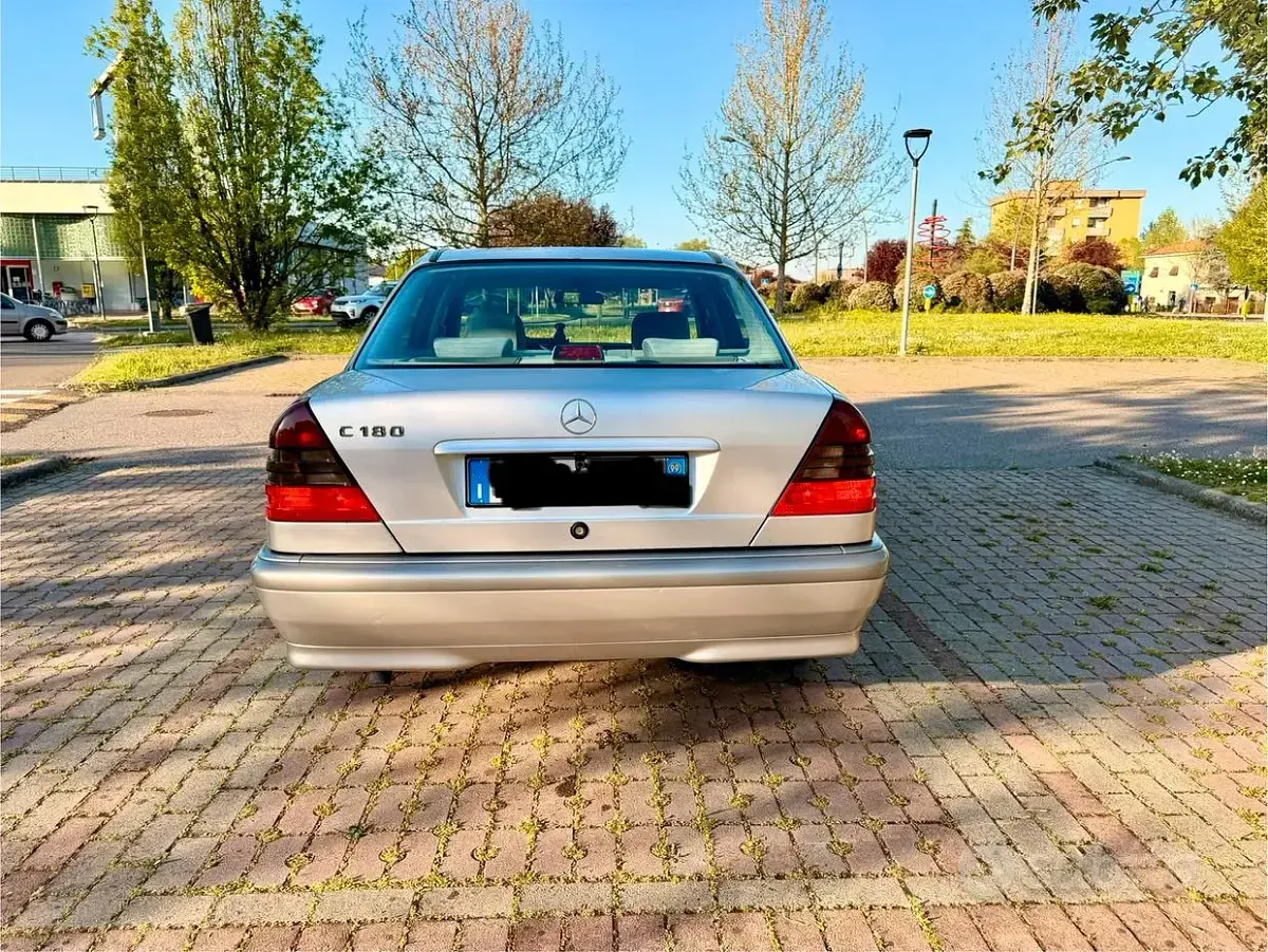 Usata Mercedes C180 Classic 122 CV (89 kW) 1999 Grigio Berlina