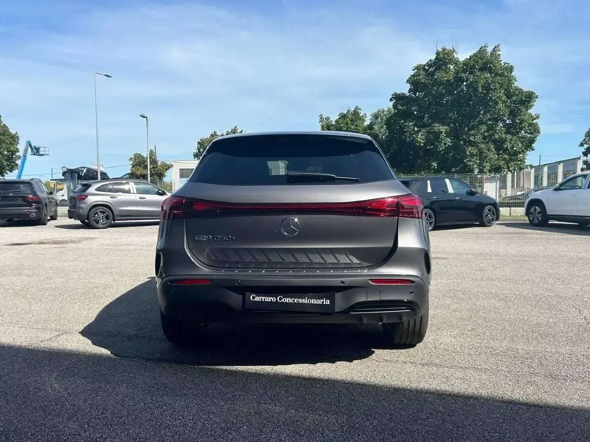 Nuova Mercedes EQA250+ 2026 Grigio montagna SUV