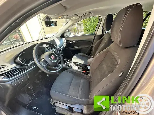 Usata Fiat Tipo Lounge 95 CV (69 kW) 2018 Oro Berlina