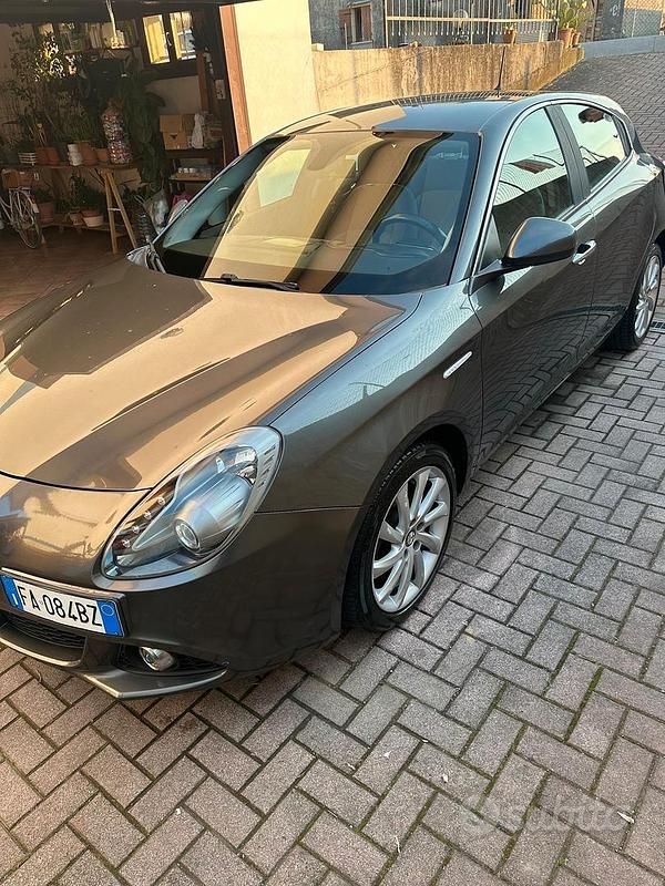 Usata Alfa Romeo Giulietta Distinctive 105 CV (77 kW) 2015 Grigio Utilitaria