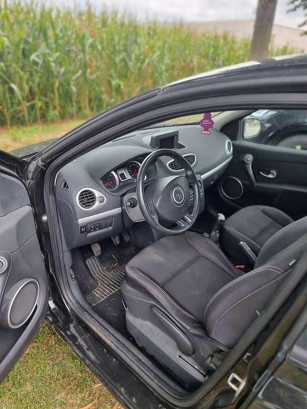 Usata 2010 Renault Clio II Campus Tre volumi | 3700 € (Buon prezzo) - Immagine 1/4