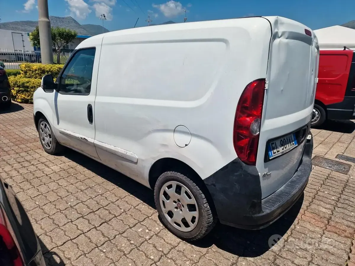 Usata Fiat Doblò 90 CV (66 kW) 2012 Bianco Monovolume