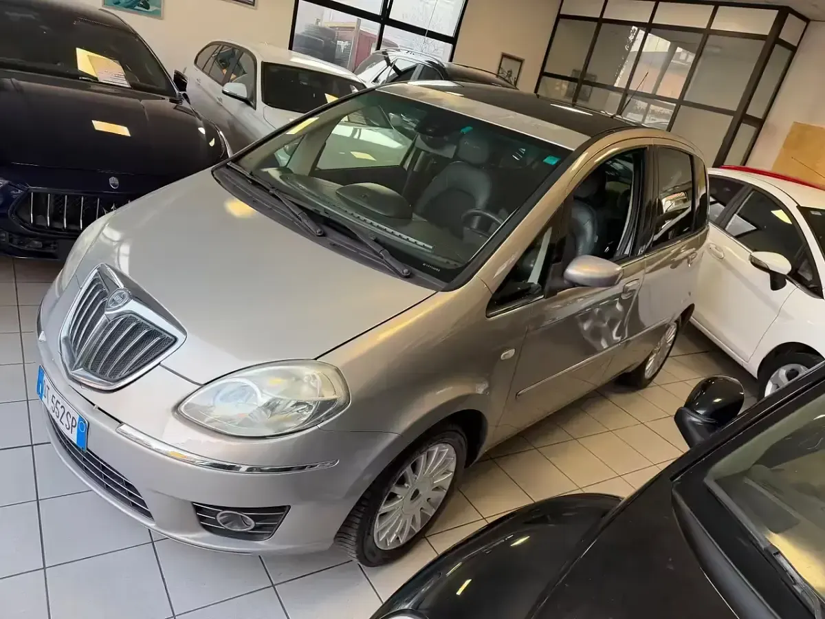 Usata Lancia Musa 90 CV (66 kW) 2009 Marrone Monovolume