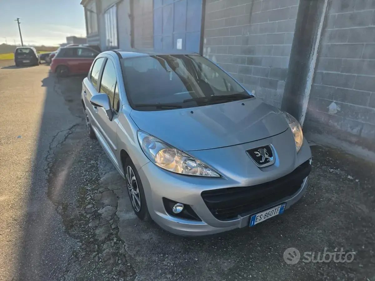 Usata Peugeot 207 70 CV (51 kW) 2013 Grigio Berlina