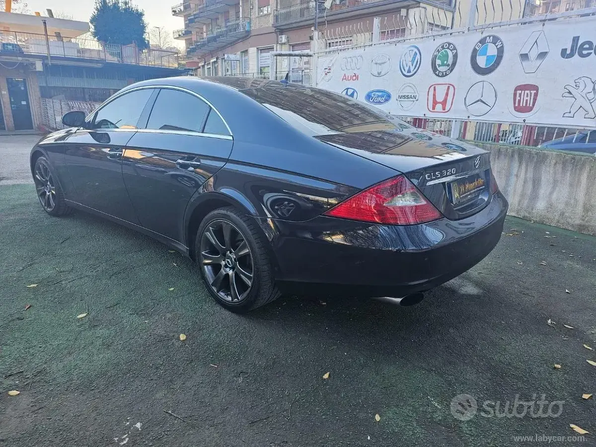 Usata Mercedes CLS320 224 CV (164 kW) 2007 Blu Coupé