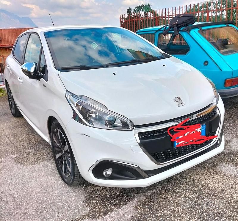 Usata Peugeot 208 102 CV (75 kW) 2020 Bianco Utilitaria