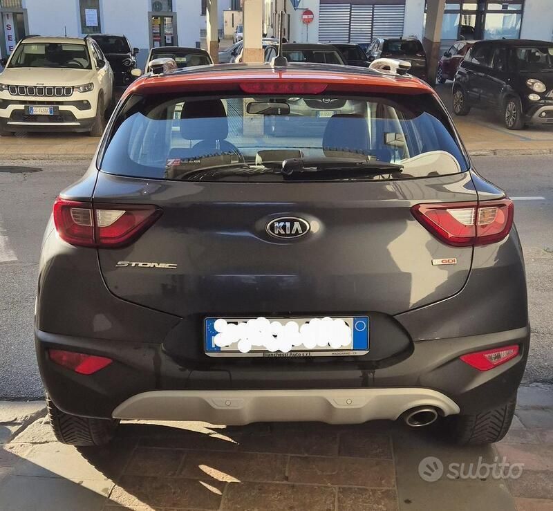 Usata Kia Stonic Style 120 CV (88 kW) 2019 Grigio SUV