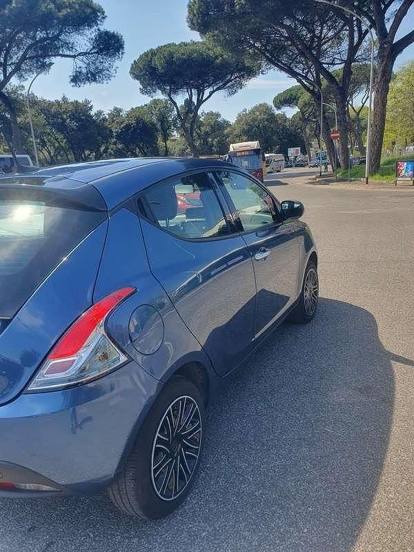 Usata Lancia Ypsilon 69 CV (50 kW) 2023 Utilitaria