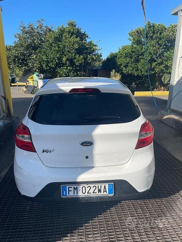 Begagnad Ford Ka Plus 86 HK (63 kW) 2016 Vit Halvkombi